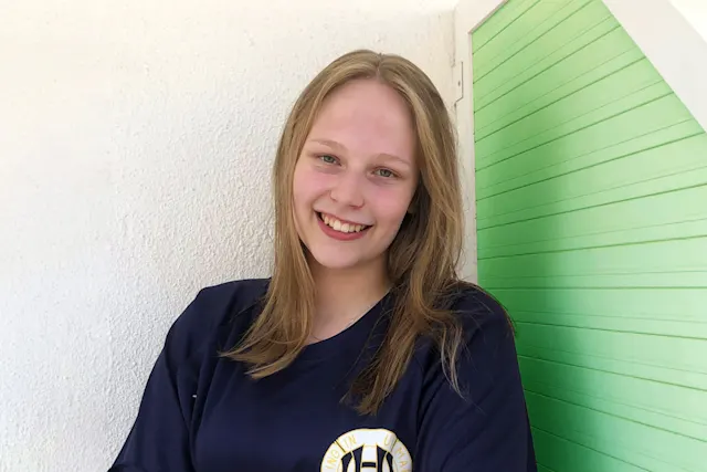 Daniela Sohlman hymyilemässä kameralle.